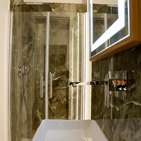 Domus Maxima - & Guest house